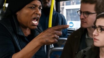 Vídeo viral mostra passageira agredindo verbalmente outro usuário com discurso de ódio e ameaças