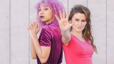 Paige Niemann provoca reações intensas entre fãs ao replicar o visual e estilo de Ariana Grande