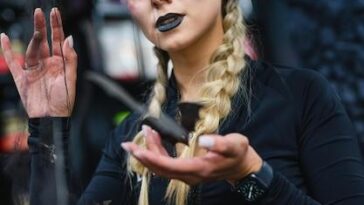 Influenciadora recria visual de 'Paparazzi' e conquista fãs com homenagem poderosa à Mother Monster