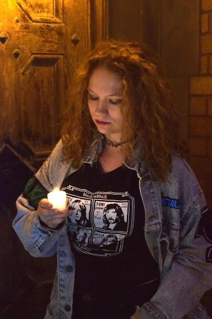 Drag queen icônica assume o palco ao lado da musa do burlesco em turnê europeia repleta de glamour e magia