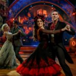 Especial de Halloween traz energia, música pop e emoção na disputa pelo título