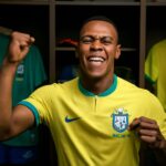 Atacante do Palmeiras vive momento especial e volta a vestir a camisa da Amarelinha com orgulho