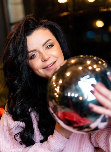 Cantora valoriza talento nacional ao usar peças exclusivas no evento ambiental do príncipe William