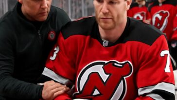 Mesmo com a perda do defensor estrela, New Jersey Devils conquista 10ª vitória e mostra garra na temporada