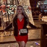 Fãs LGBTQIA+ criam identidade e comunidade ao vestirem figurinos inspirados em artistas como Taylor Swift e Beyoncé