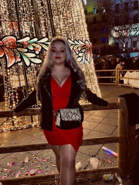 Fãs LGBTQIA+ criam identidade e comunidade ao vestirem figurinos inspirados em artistas como Taylor Swift e Beyoncé