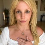 Cantora retorna às redes após polêmicas e compartilha mensagem de força e simplicidade