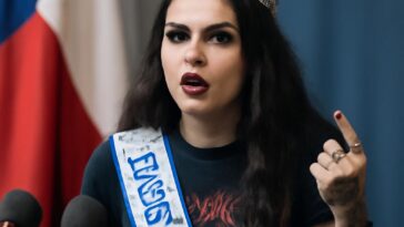 Ignacia Fernández mistura beleza, metal e política em posicionamento firme contra o machismo e a homofobia