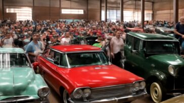 Circuito de Leilões reúne carros e motos clássicos, incluindo caminhão militar e Corvette, em evento gratuito