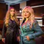 Cantora e irmãs Kardashian celebram amizade em noite descontraída que emociona fãs LGBTQIA+