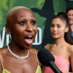 Atriz britânica revela desafios da turnê e apoio a Ariana após invasão na estreia em Cingapura