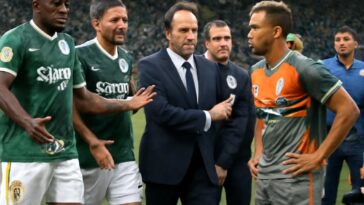 Atacante é multado e fará publicação contra homofobia após polêmica nas redes sociais