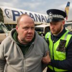 Incidente de homofobia durante atraso de lanche expõe preconceitos em voo com passageiros LGBTQIA+