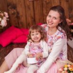 Zuri, filha de Ludmilla e Brunna, encanta em festa de 6 meses 12 Mesversário da pequena Zuri reúne amor, surpresas e fofura na família LGBTQIA+