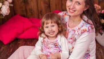 Mesversário da pequena Zuri reúne amor, surpresas e fofura na família LGBTQIA+