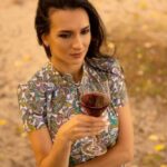 Apresentadora diverte seguidores ao reagir com humor ao novo post do jogador do Real Madrid