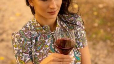 Apresentadora diverte seguidores ao reagir com humor ao novo post do jogador do Real Madrid