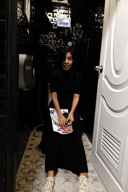 Com visual all black e referências icônicas, cantora exibe estilo ousado e inspirador para a comunidade LGBTQIA+