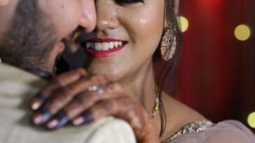 J.Lo chega com estilo para festa estrelada e leva glamour LGBTQIA+ ao evento