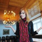 Apresentadoras protagonizam momento descontraído e desajeitado no especial de Blackpool, conquistando o público LGBTQIA+