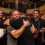 No Navio Sorriso Maroto, Thiago revive laços e fortalece carreira com show cheio de emoção