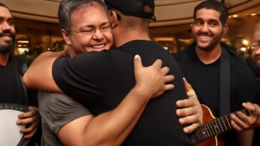 No Navio Sorriso Maroto, Thiago revive laços e fortalece carreira com show cheio de emoção