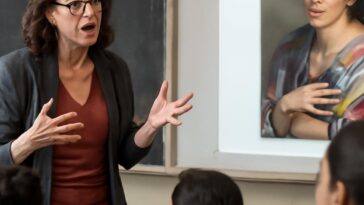 Lena-Sofia Tiemeyer explica seu olhar acadêmico que gerou debates sobre representatividade e vulnerabilidade LGBTQIA+