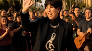 Gala benéfica reconoce a la compositora Diane Warren y su labor transformadora con la música