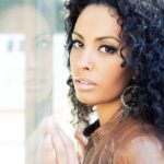 Infirmiera e modelo, Emma compartilha sua trajetória, causas e referências que a impulsionam rumo a Miss França 2026