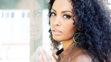 Infirmiera e modelo, Emma compartilha sua trajetória, causas e referências que a impulsionam rumo a Miss França 2026