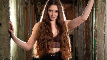 Cena quente da estrela foi removida para manter a narrativa, causando curiosidade entre fãs LGBTQIA+