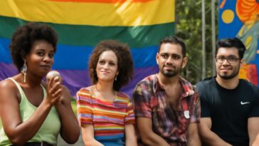 Evento no Rio Vermelho promove bate-papo, desfile de brechó e karaokê para fortalecer a cena LGBTQIA+