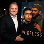 Ross Mathews apoia curta queer muçulmano 'Poreless' como produtor executivo 12 Comédia afiada e autêntica que celebra a experiência queer muçulmana ganha reforço do ícone LGBTQIA+ Ross Mathews