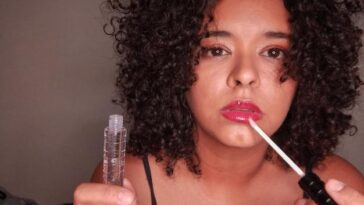 A diva reafirma seu reinado no universo dos glosses com vídeo que celebra a beleza vibrante e inclusiva da marca