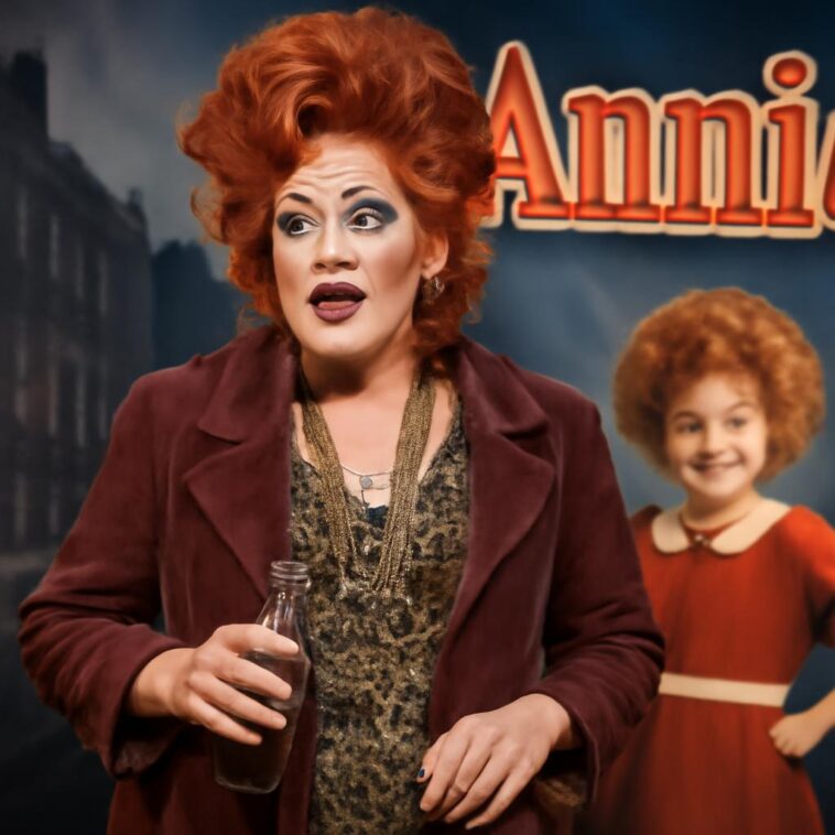 La Voix assume Miss Hannigan em turnê do musical Annie no Reino Unido 1 Ex-participante do RuPaul’s Drag Race UK dá vida à vilã icônica com muito estilo e camp