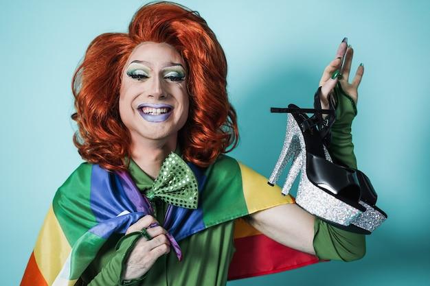 A rainha gótica e campeã da temporada 7 traz seu show 'Heavenly Bodies' para celebrar o orgulho LGBTQIA+ em Windsor, Reino Unido