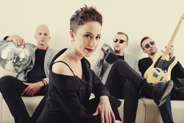 De clipes a álbuns, artistas LGBTQIA+ revelam influências da icônica Lady Gaga na música e estética pop