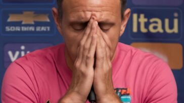 Abel Braga se retrata por fala polêmica ao criticar uniforme rosa durante coletiva no Inter