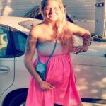 Atriz fala sobre padrões de beleza da década e celebra sua autenticidade aos 61 anos