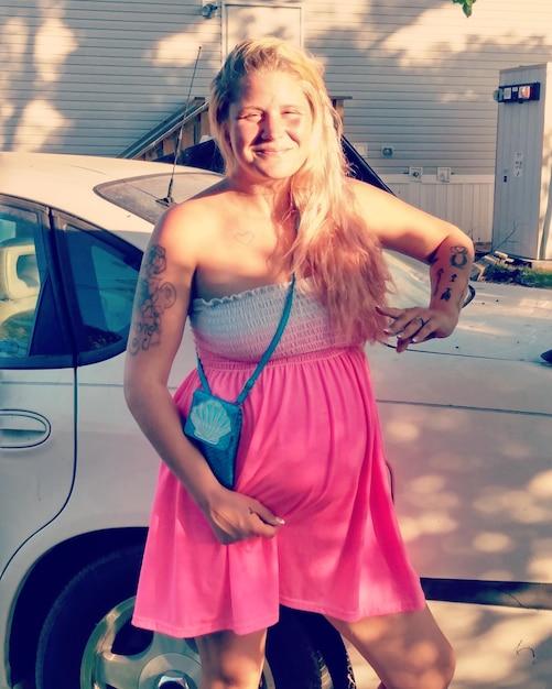 Atriz fala sobre padrões de beleza da década e celebra sua autenticidade aos 61 anos