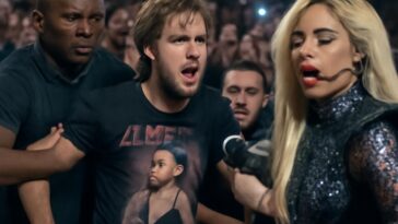 Serial ‘stage crasher’ australiano é flagrado e retirado do evento em Brisbane, Austrália