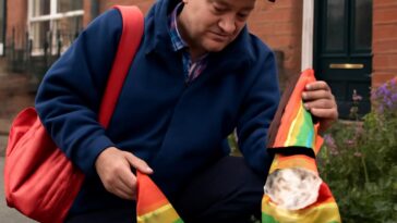 Atitude homofóbica do entregador chocou casal LGBTQIA+ e gerou investigação policial