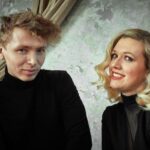 Moses Martin, filho de Gwyneth Paltrow, estreia ao lado da mãe 13 Com 19 anos, Moses dá seus primeiros passos no showbiz e mostra talento musical em Los Angeles