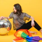 Com participações icônicas e narrativa ballroom, drag reafirma o poder do funk como voz da comunidade