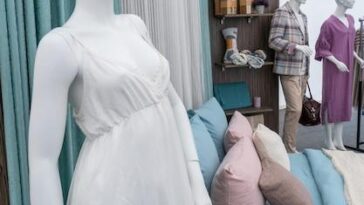 Esposa de Kanye West explora sexualidade e domesticidade em exposição que evoca Britney Spears e Kim Kardashian