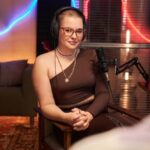 Josh O’Connor estreia como host do SNL com beijo entre homens 12 Ator britânico traz humor afiado e momentos queer em episódio com Lily Allen