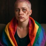 Survivor queer revela os silenciamentos sobre violência na comunidade 12 Relato impactante expõe a dificuldade de falar sobre abuso dentro da própria comunidade LGBTQIA+