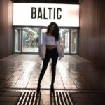 Lady Gaga para show para cuidar de dançarino que caiu do palco 12 Em Sydney, cantora interrompe apresentação para garantir segurança e apoio ao bailarino ferido