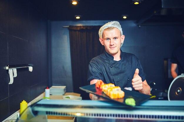 Donald Marshall, por trás da drag Ginger Johnson, brilha na cozinha e representa a comunidade LGBTQIA+ com talento e carisma