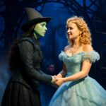 Wicked: For Good encanta, mas fica aquém do esperado 12 Sequência do musical aposta em visuais e emoções, mas tropeça na profundidade da história